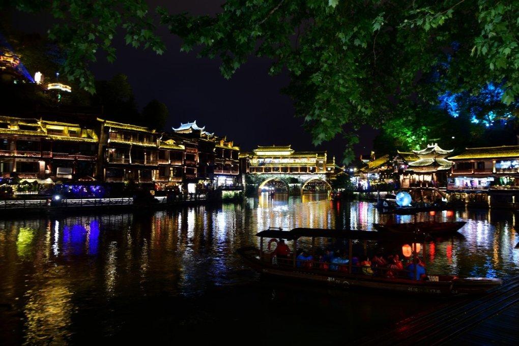 中国农业发展银行鹰潭市分行被罚款25万元，未执行实贷实付，信贷资金滞留借款人贷款账户